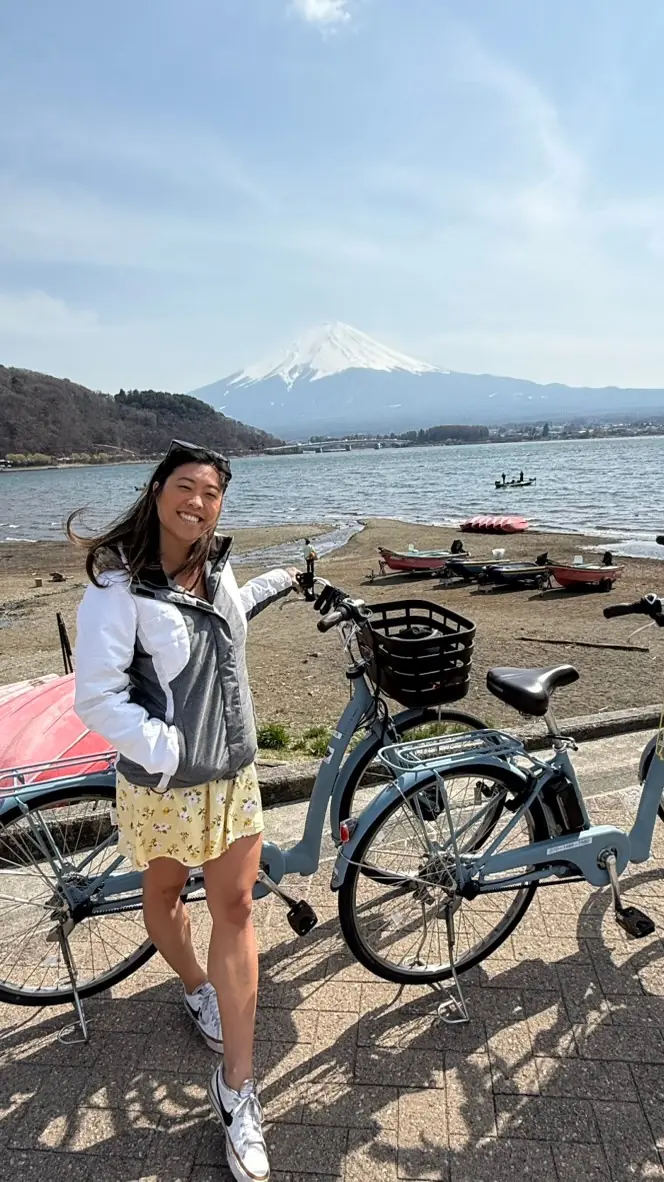 Vania with her bike by Lake Kawaguchiko, Mt Fuji in the background